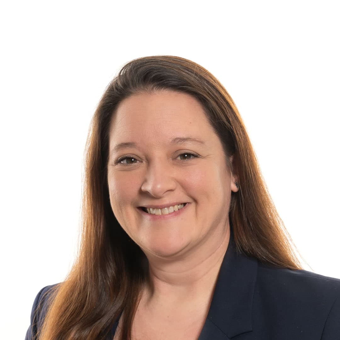 Christina-Portrait-min