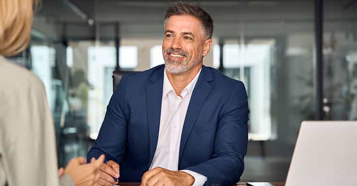 Mann im Beratungsgespräch